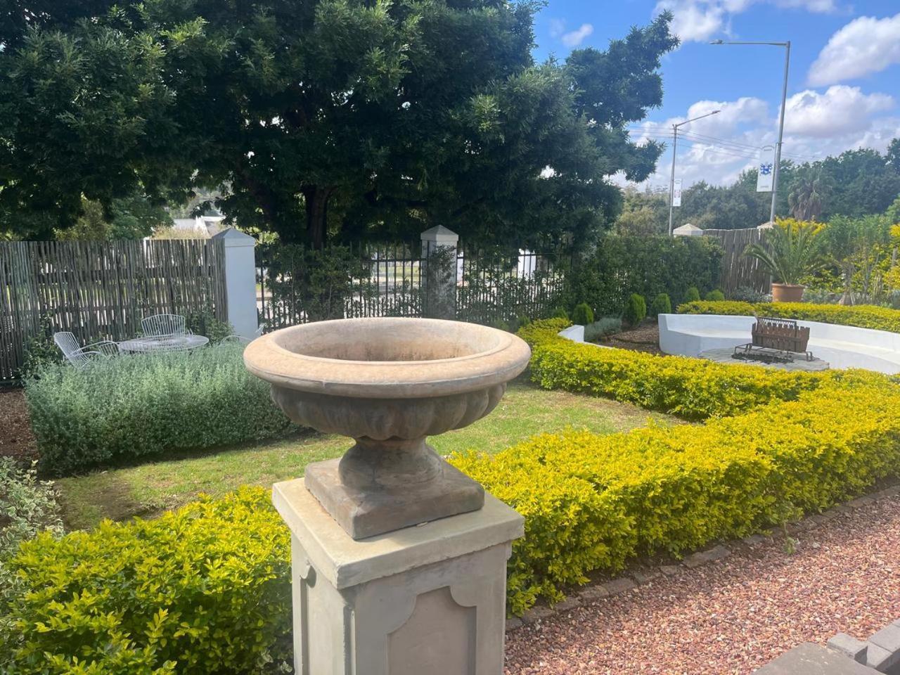 Aan de Bergen Hotel Swellendam Buitenkant foto