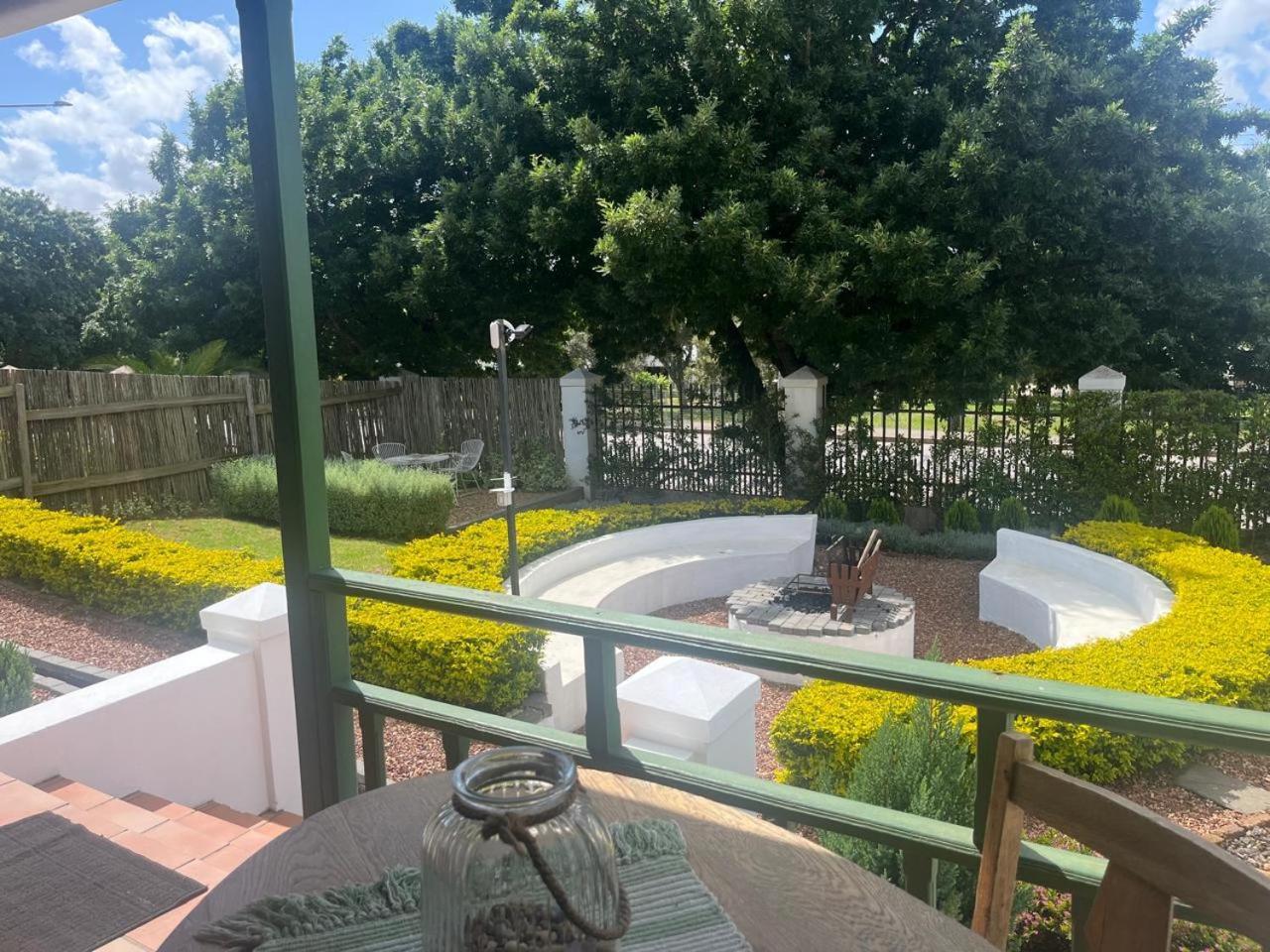 Aan de Bergen Hotel Swellendam Buitenkant foto